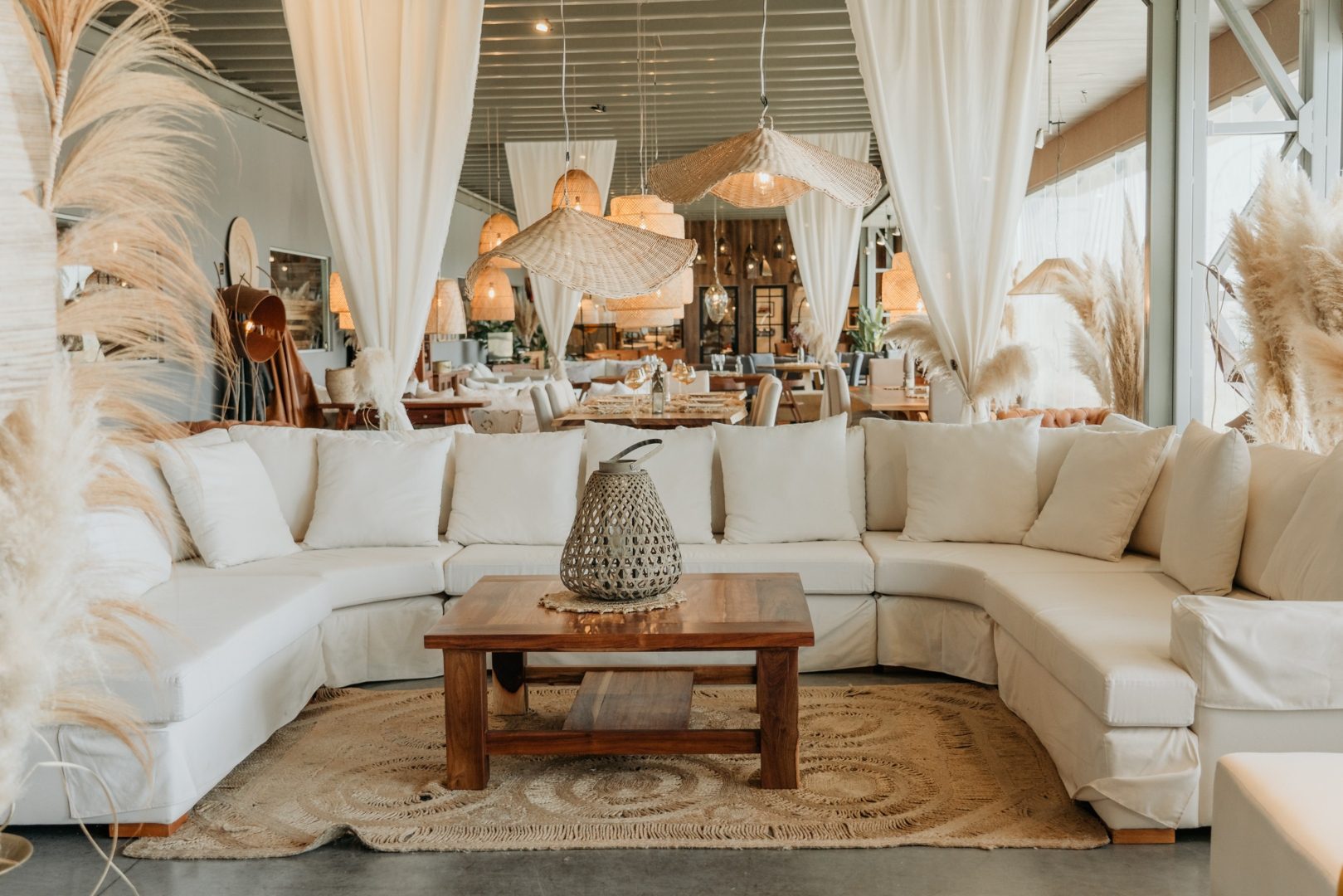 sillon-dune-esquinero-en-u-mesa-montana-urunday-1-1_le6EdUsN