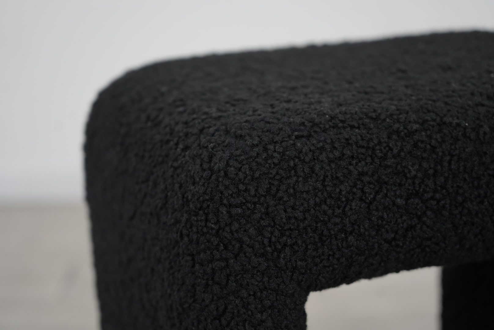 BANQUETA BOUCLE NEGRO-min